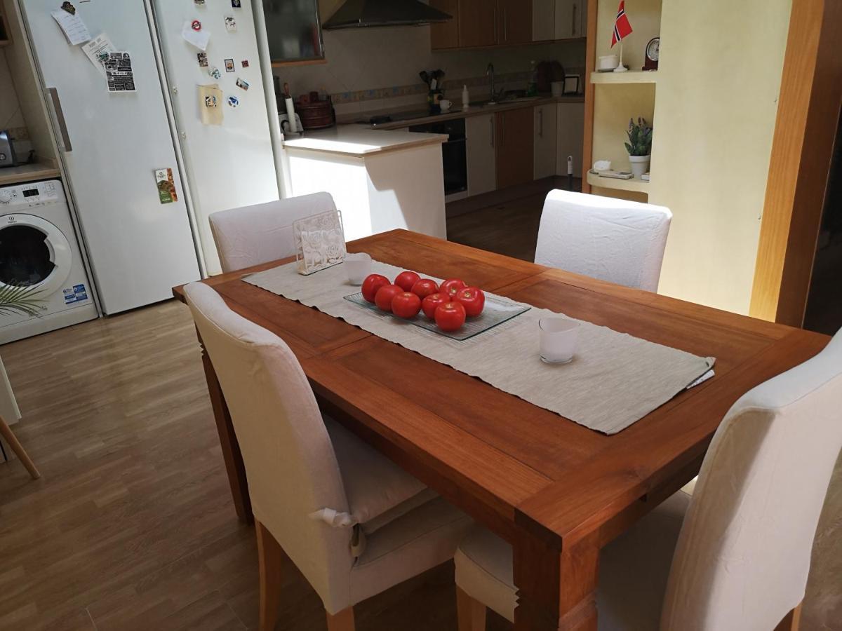 Accommodatie bij particulieren Bright Modern Residencial - Single With Shared Bathroom Near Airport