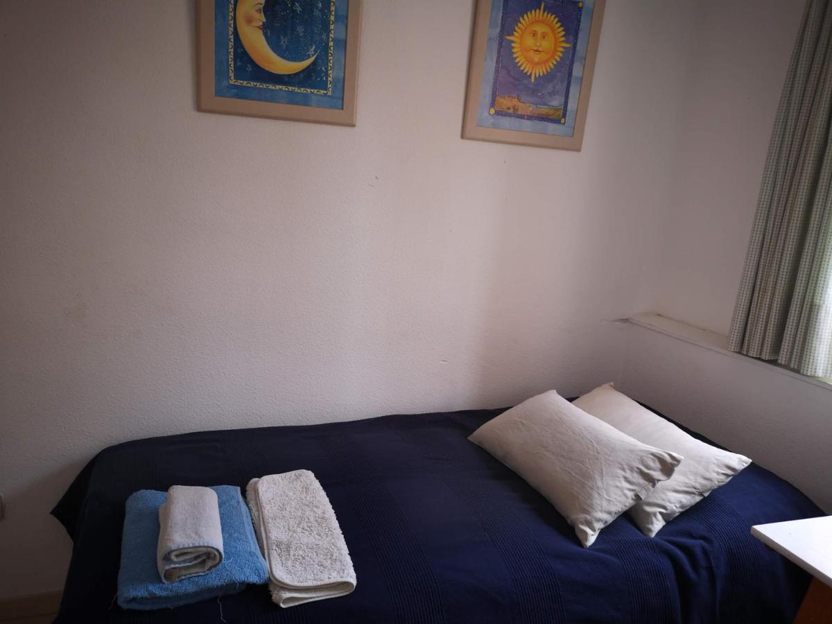 Accommodatie bij particulieren Bright Modern Residencial - Single With Shared Bathroom Near Airport